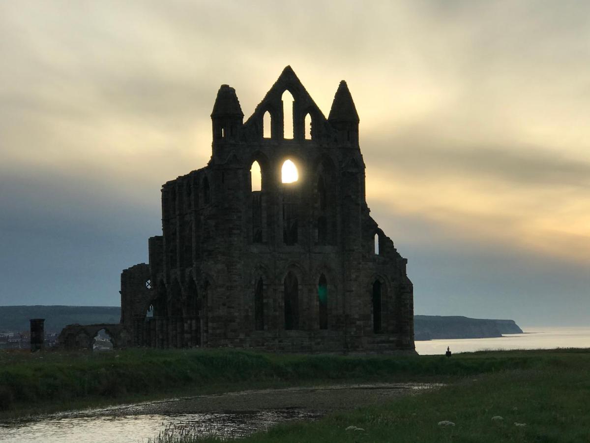 Low Tide Whitby Luaran gambar